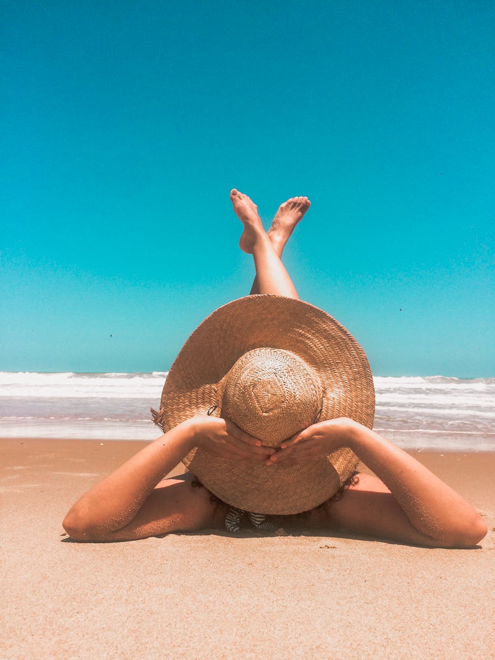 SPF & Aging Gracefully: Why Sunscreen Should Be Your BFF (Even at the Beach)